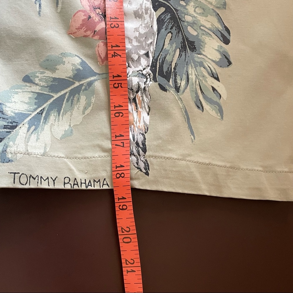 Tommy Bahama Khaki Shorts with Parrot - 34 - Picture 3 of 7